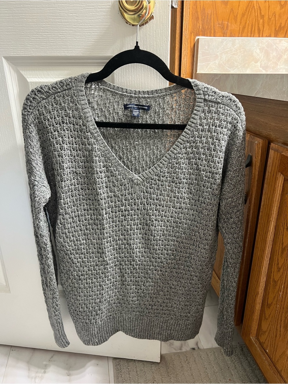 American Eagle Outfitters Gray V-Neck Waffle Knit Sweater